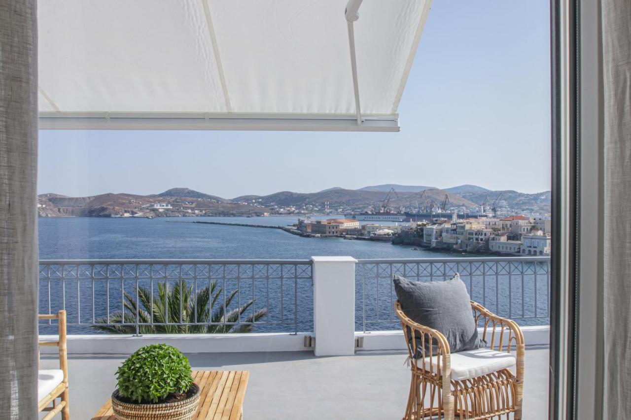Pafsilipon Suites Ermoupoli Bagian luar foto