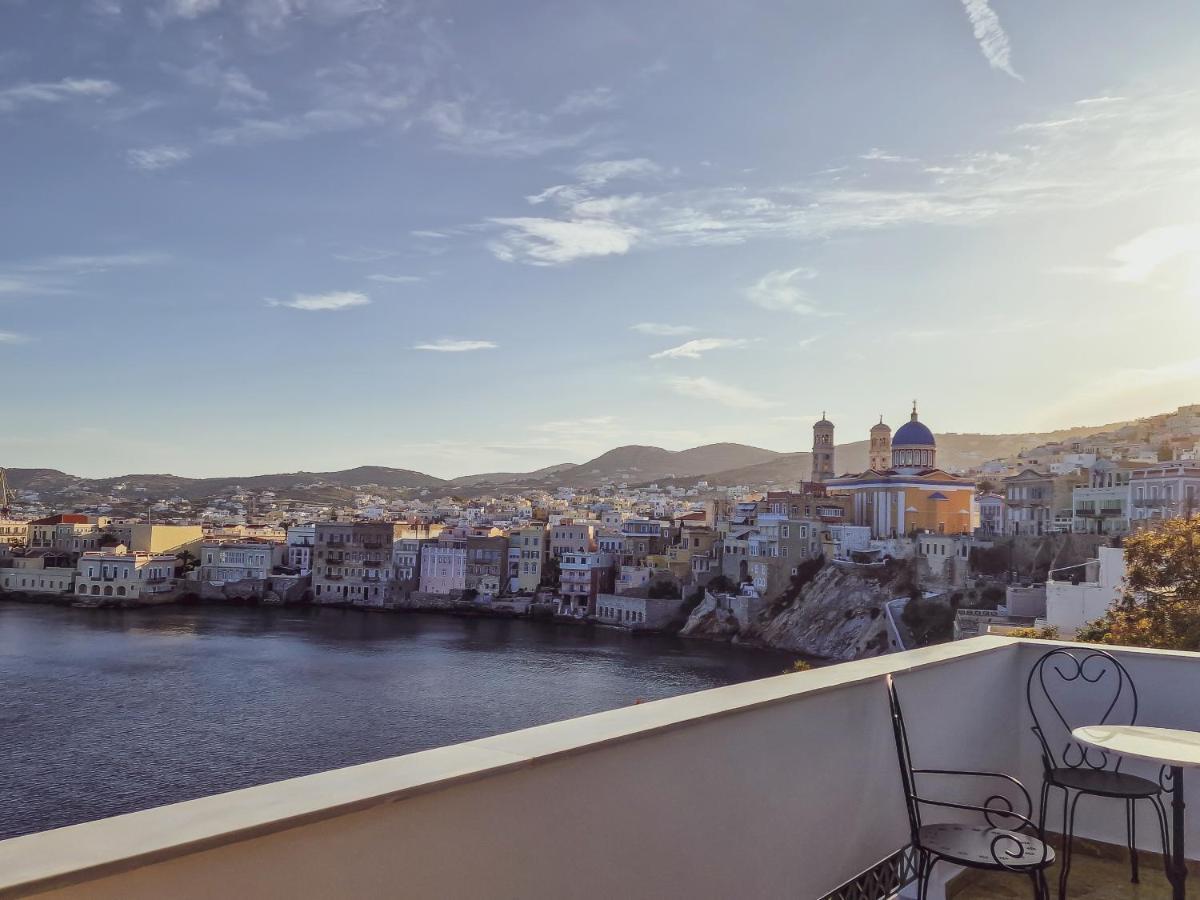 Pafsilipon Suites Ermoupoli Bagian luar foto
