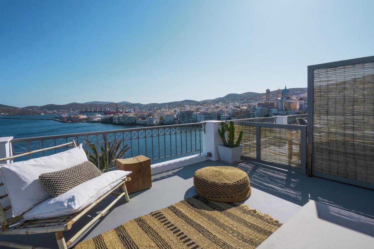 Pafsilipon Suites Ermoupoli Bagian luar foto