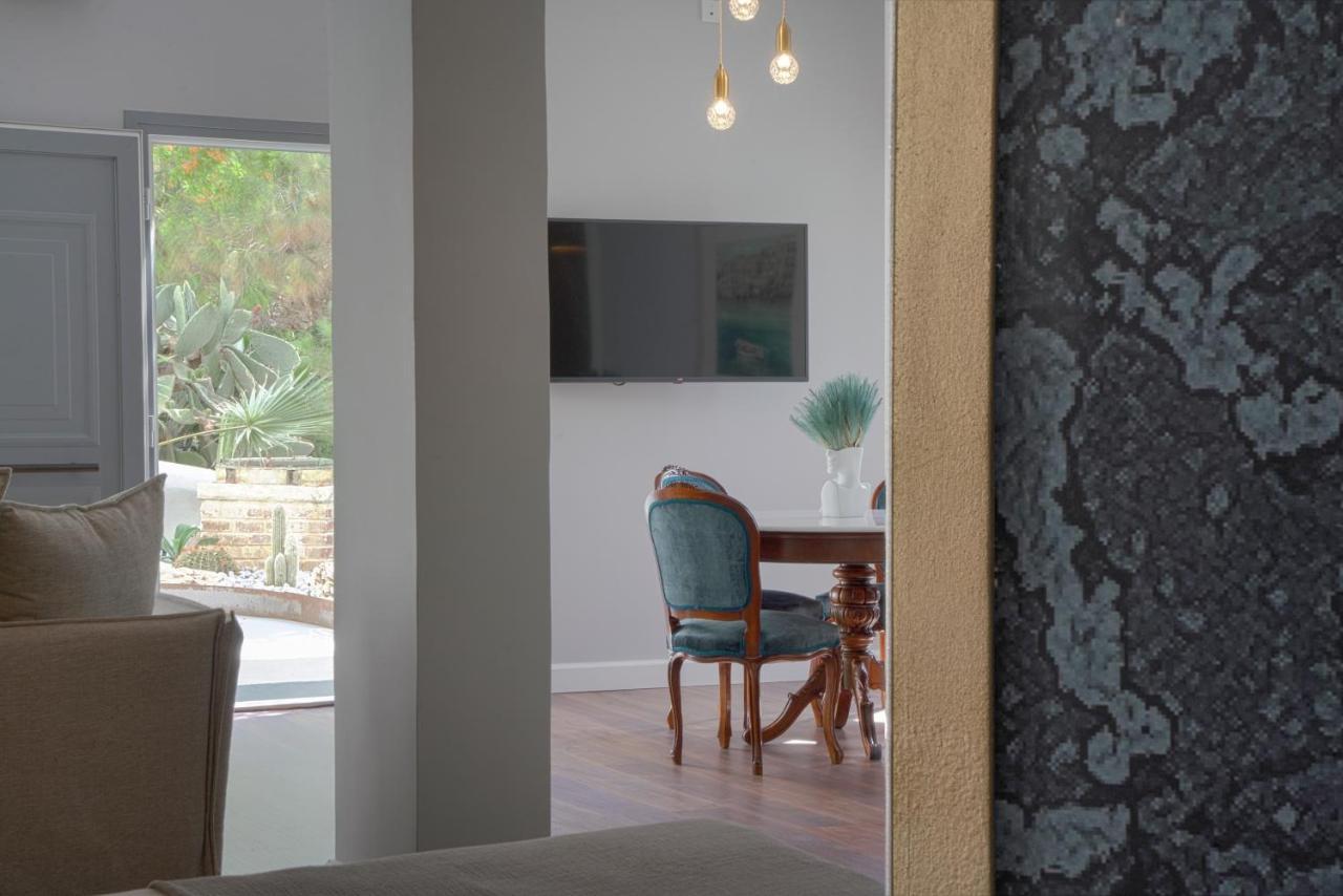 Pafsilipon Suites Ermoupoli Bagian luar foto