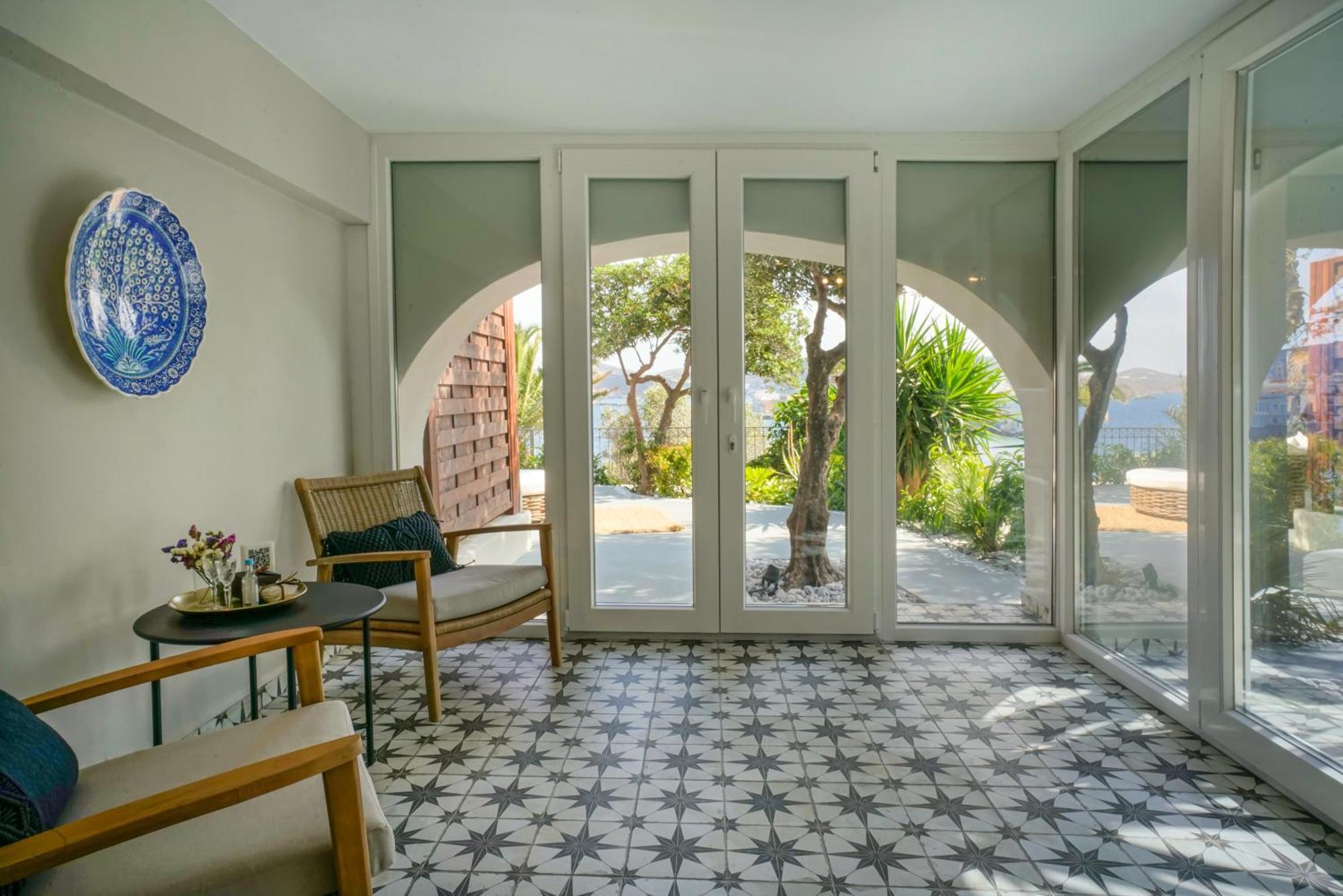 Pafsilipon Suites Ermoupoli Bagian luar foto