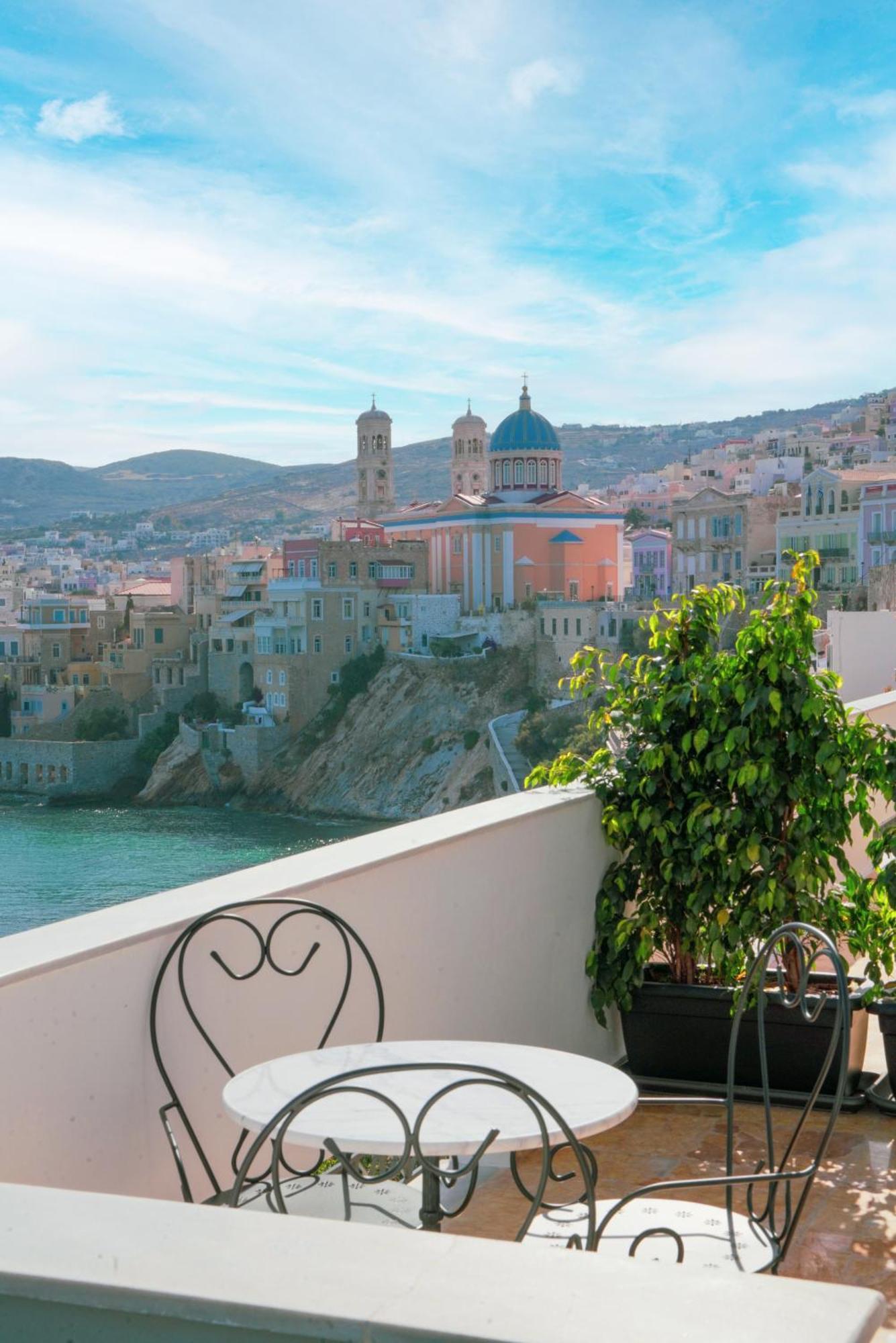 Pafsilipon Suites Ermoupoli Bagian luar foto